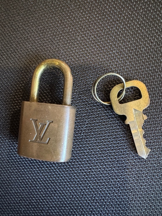 Louis Vuitton Handbags - Louis Vuitton #318 Brown Lock with Key